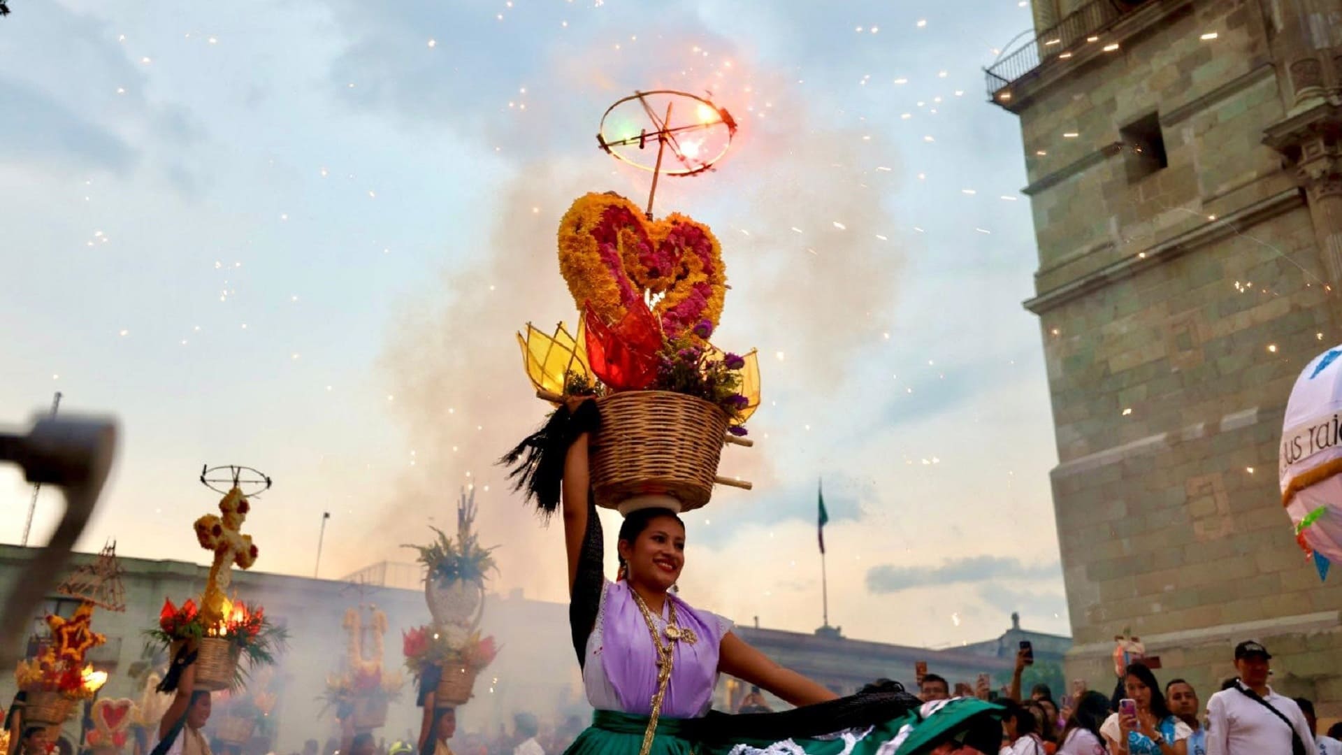 Fulgor, música y colorido en el arranque en el primer Convite de la Guelaguetza 2025 Fulgor, música y colorido en el arranque en el primer Convite de la Guelaguetza 2025