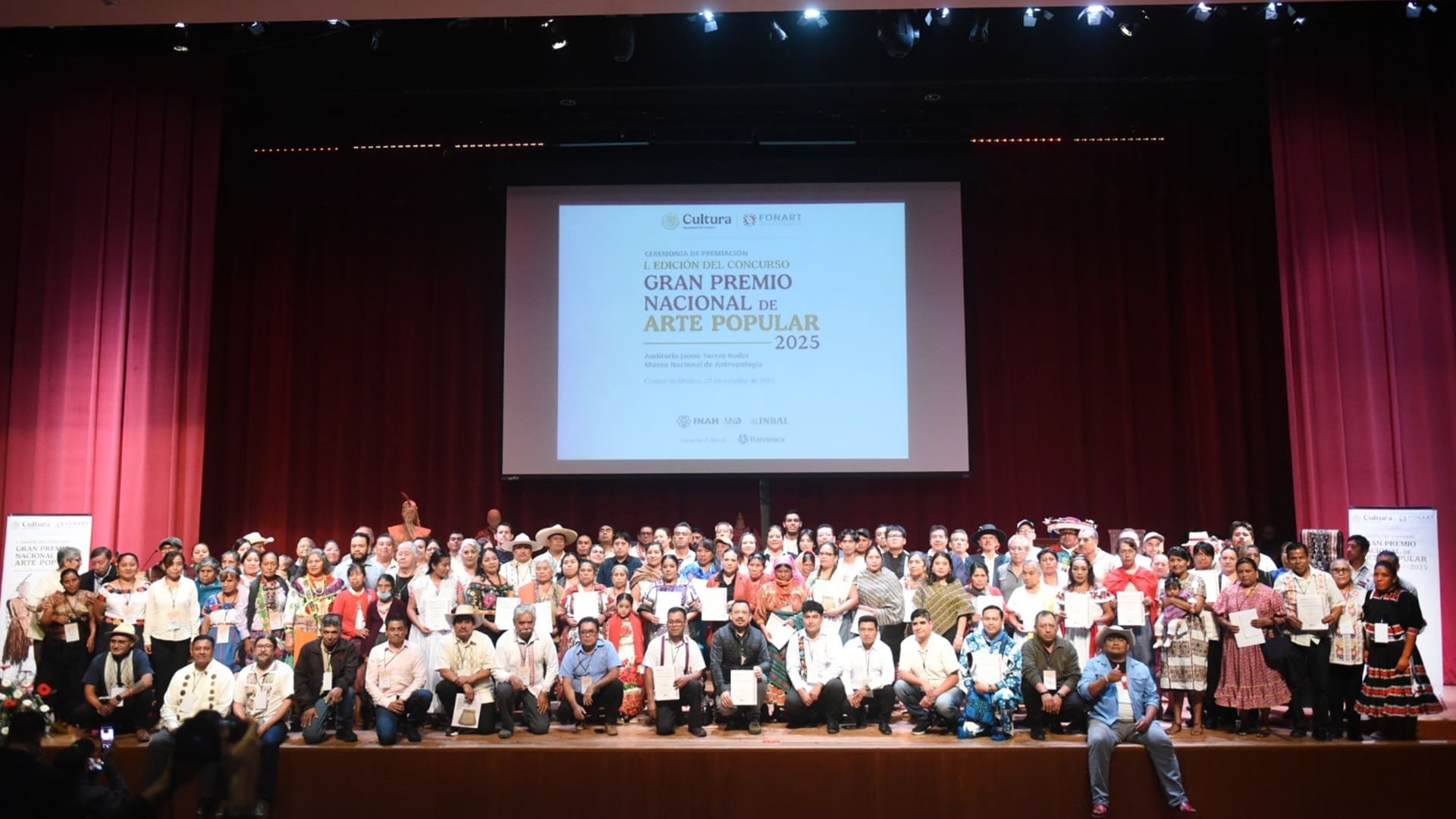 Artesanos de Oaxaca brillan en la 50 edición del Gran Premio Nacional de Arte Popular 2025 Artesanos de Oaxaca brillan en la 50 edición del Gran Premio Nacional de Arte Popular 2025