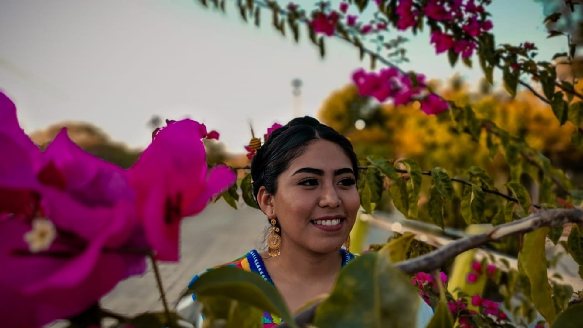 Obras de Amador Montes desfilarán en París, a través de diseños de Mora Ruiz Obras de Amador Montes desfilarán en París, a través de diseños de Mora Ruiz