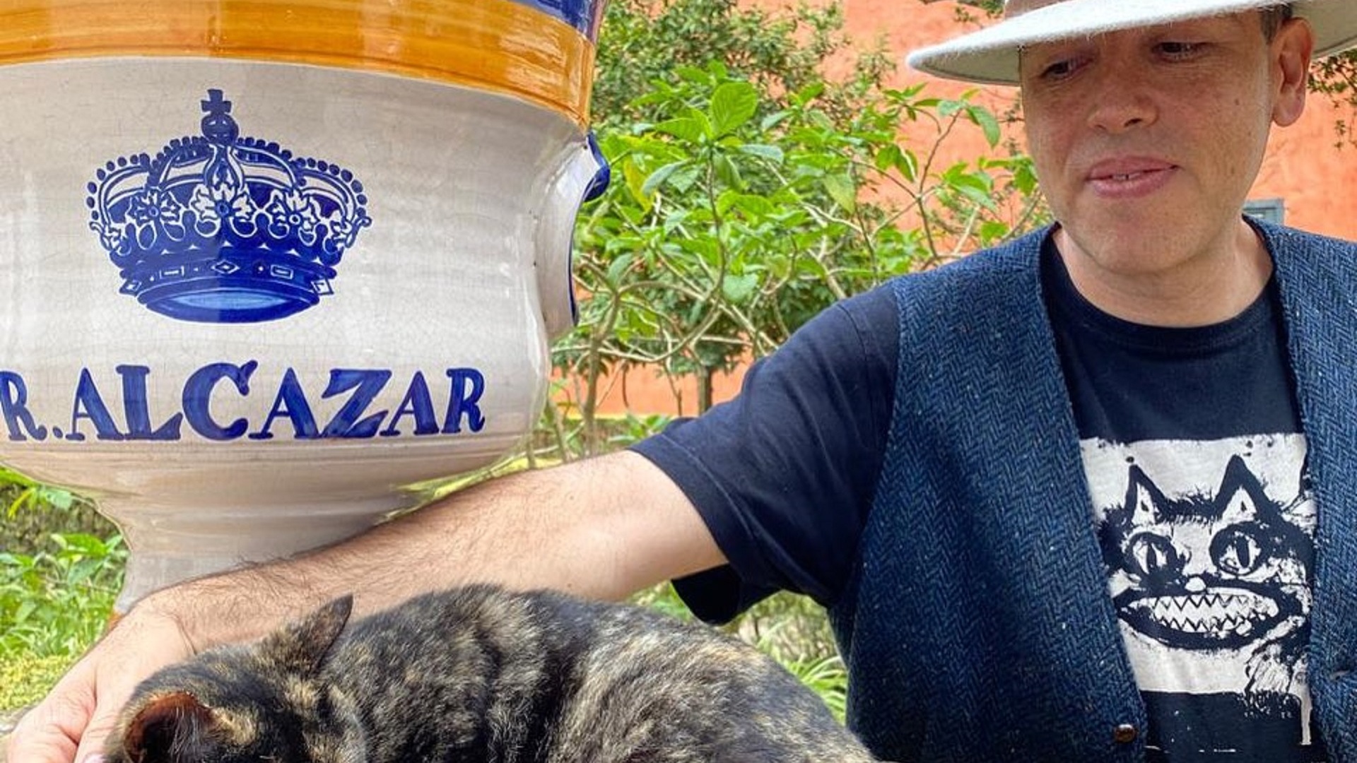 Destinos alterados, la imperdible exposición del pintor y escritor Enrique Arnaud Blum