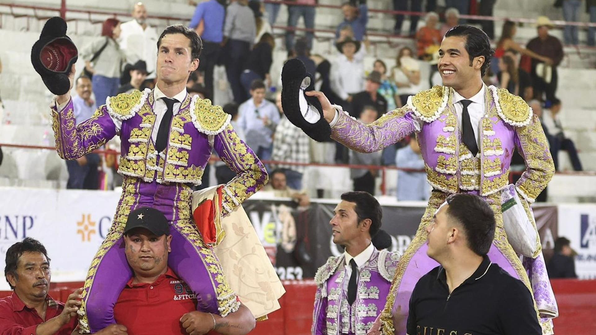 Daniel Luque y Diego San Román salen a hombros en “La Luz” de León