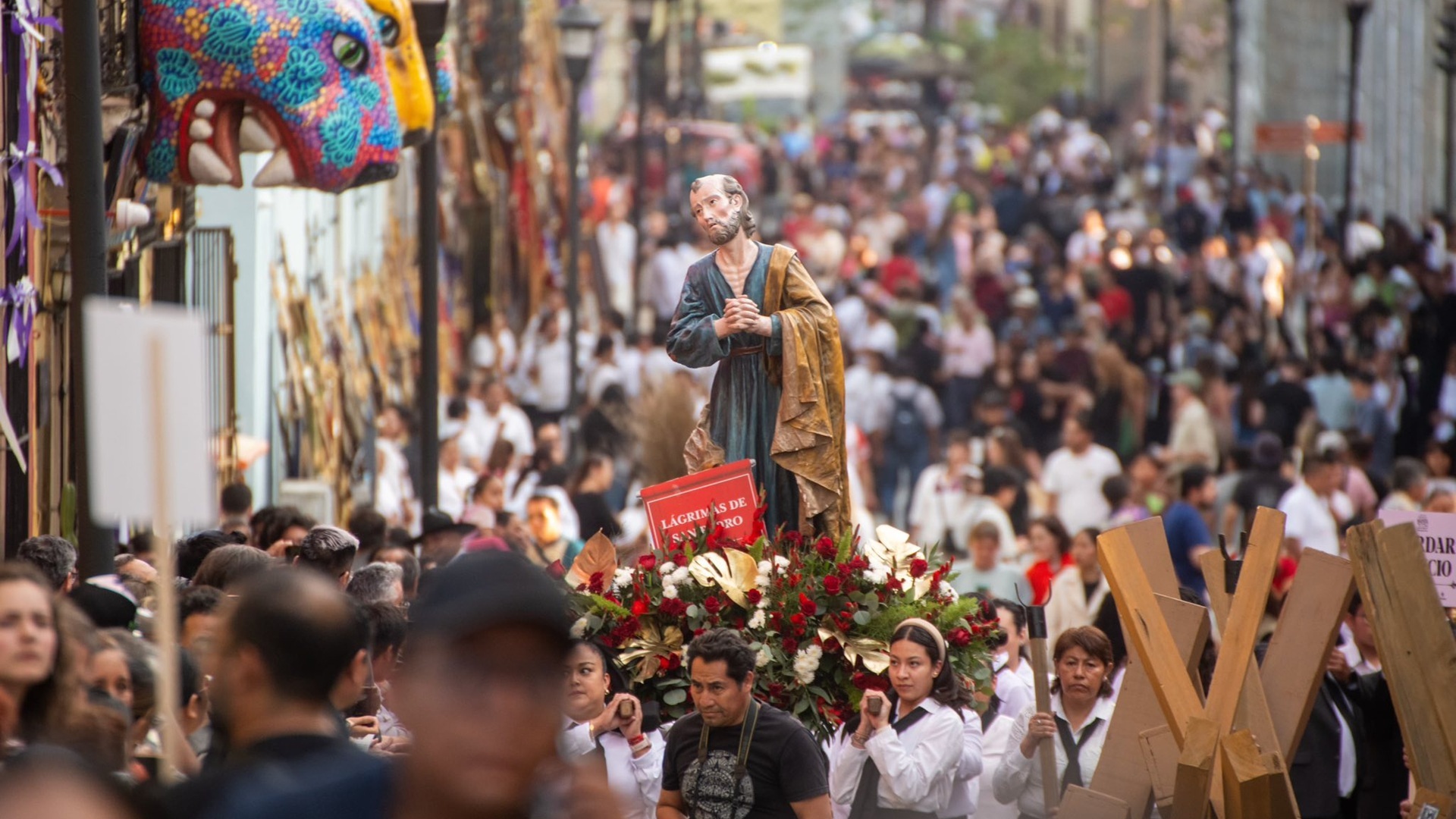 Oaxaca se envuelve en fe y silencio: la Procesión del Silencio ilumina su Centro Histórico