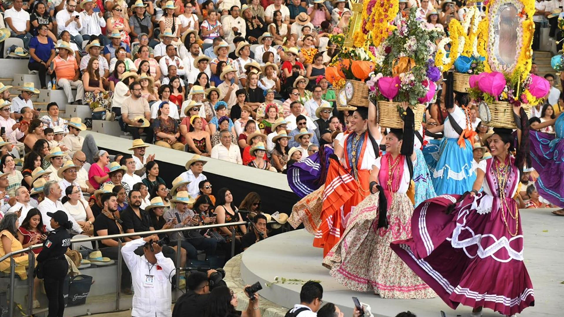 Guelaguetza 2026 rompe récord: se agotan en menos de una hora los boletos de los palcos A y B Guelaguetza 2026 rompe récord: se agotan en menos de una hora los boletos de los palcos A y B