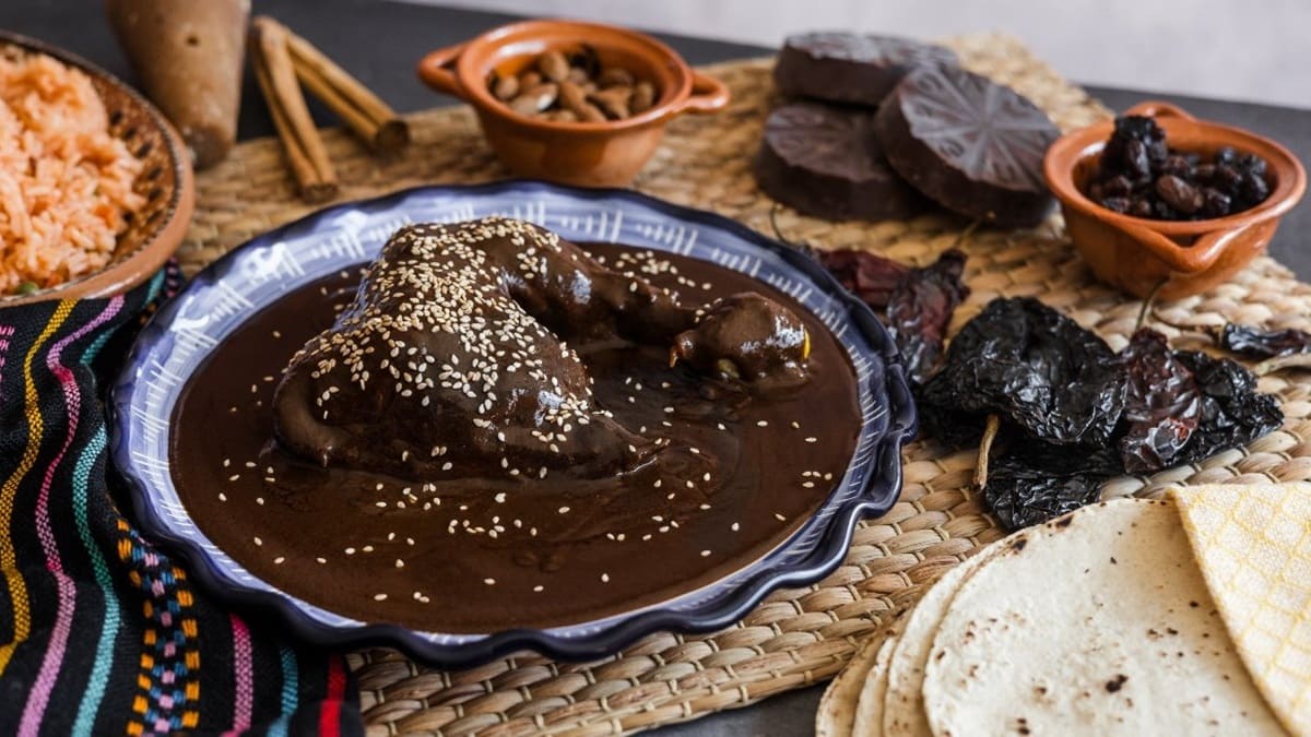 Guía de la gastronomía de Oaxaca: qué comer, los siete moles y los mercados que debes visitar