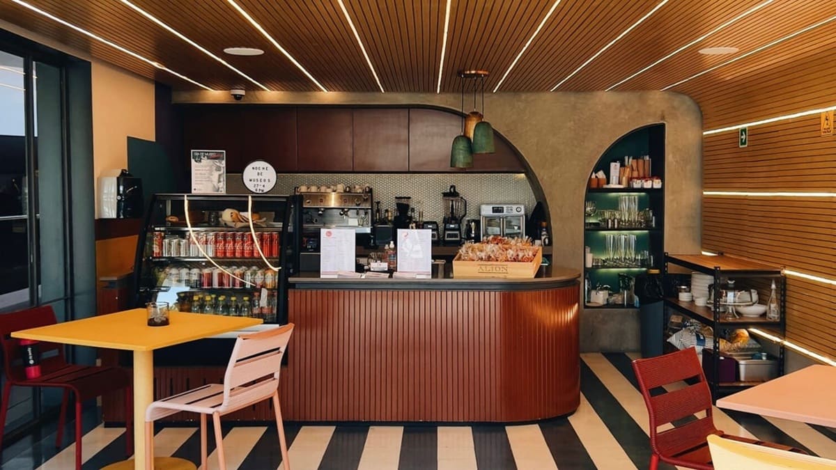 Imagen del interior del Café del Mirador del Kaluz, en el ex Hotel de Cortés en la Ciudad de México