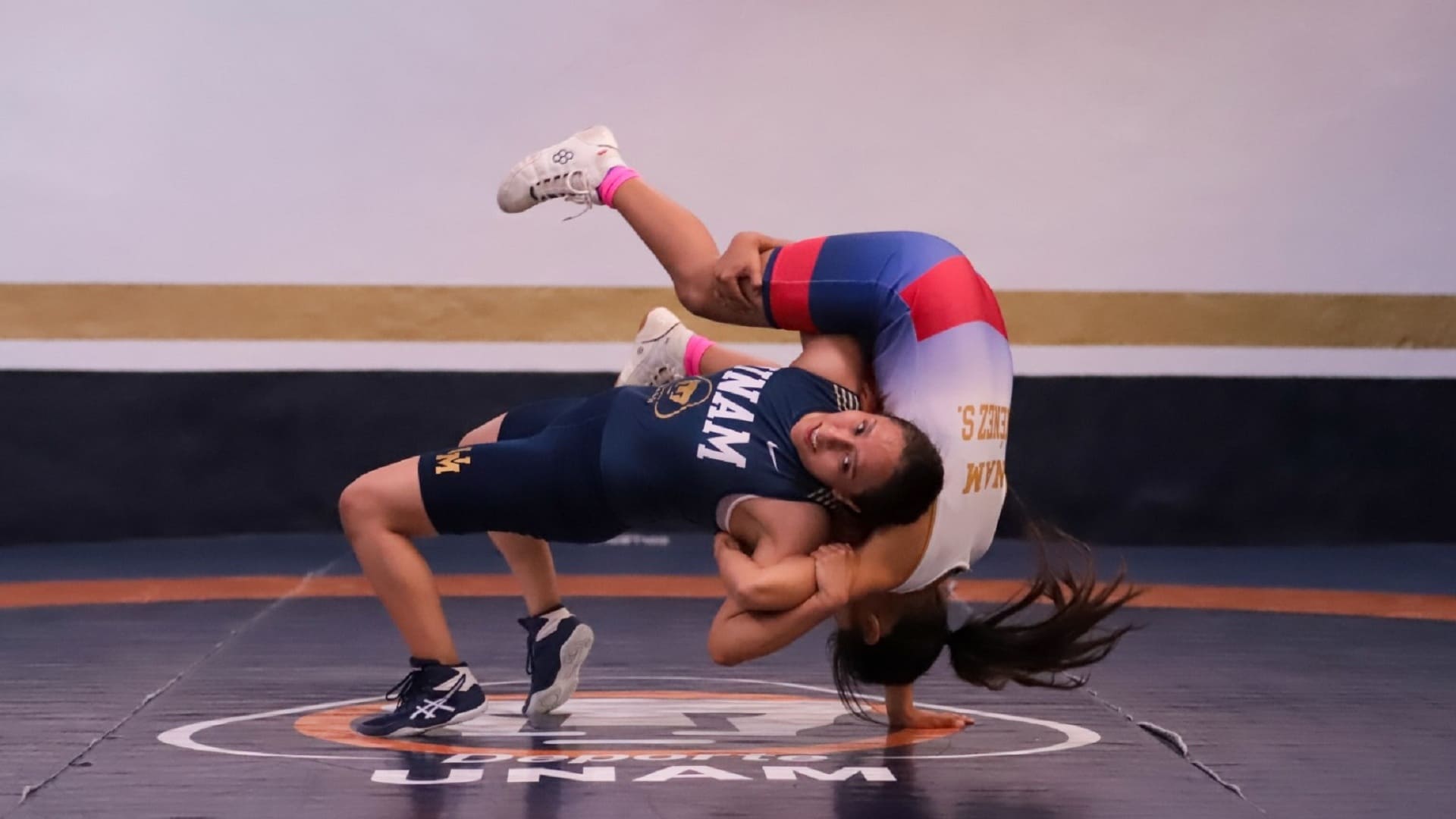 Andrea Bautista, alumna de la UNAM, logra medalla de oro en Abierto Mexicano de Lucha