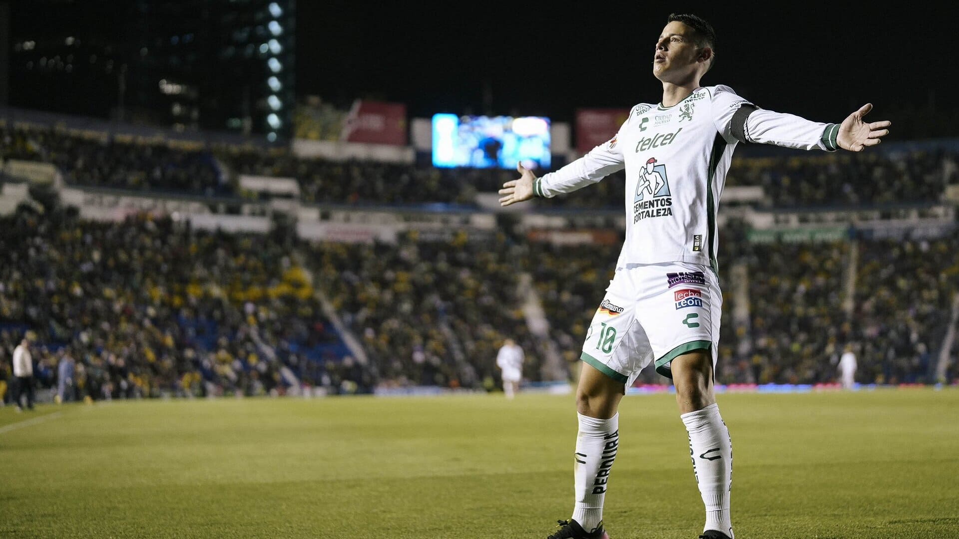 Golazo de James Rodríguez al América, en el Estadio Ciudad de los Deportes