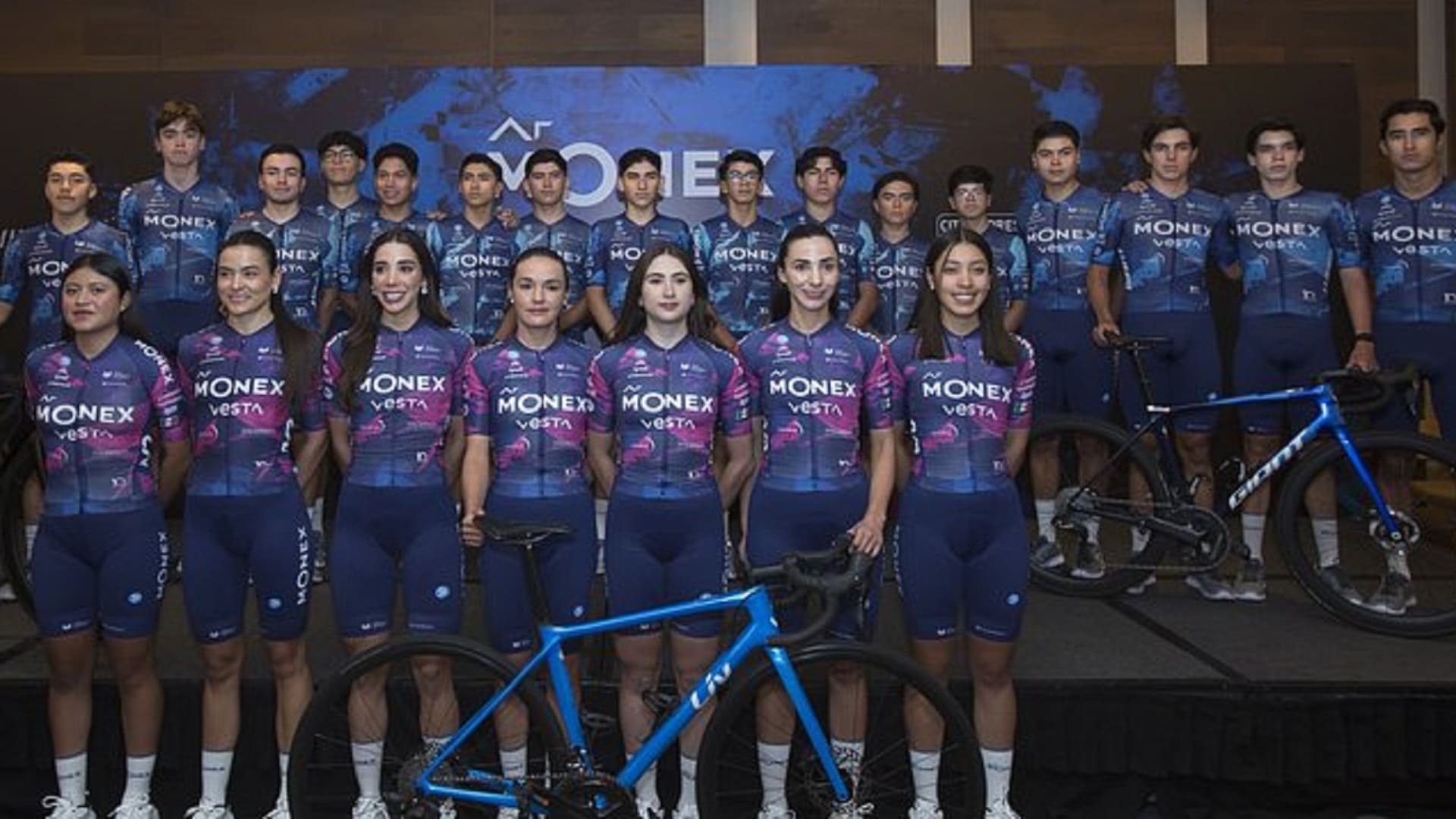 Monex presenta su Pro Cycling Team 2025 con 23 jóvenes