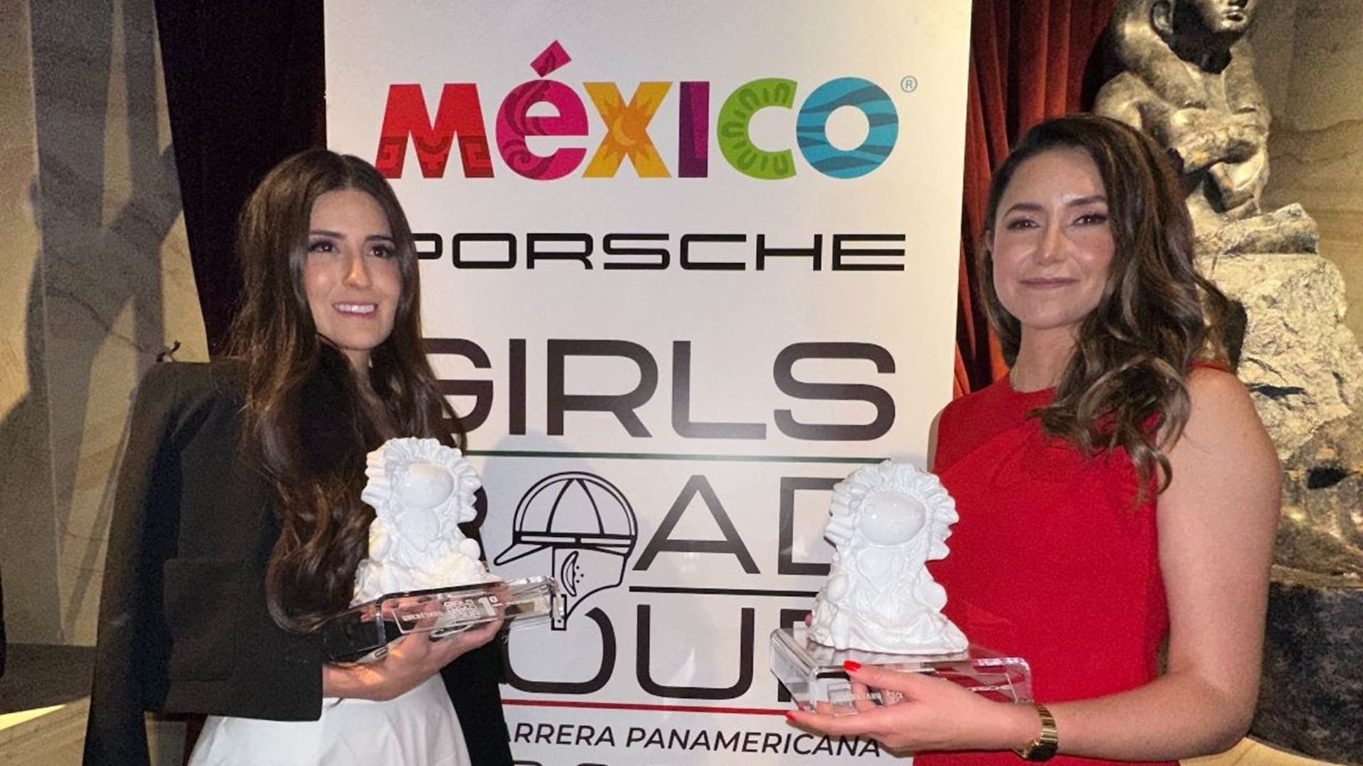Crista Pérez y Araceli Becerra, ganadoras del primer rally femenino de automovilismo deportivo en México