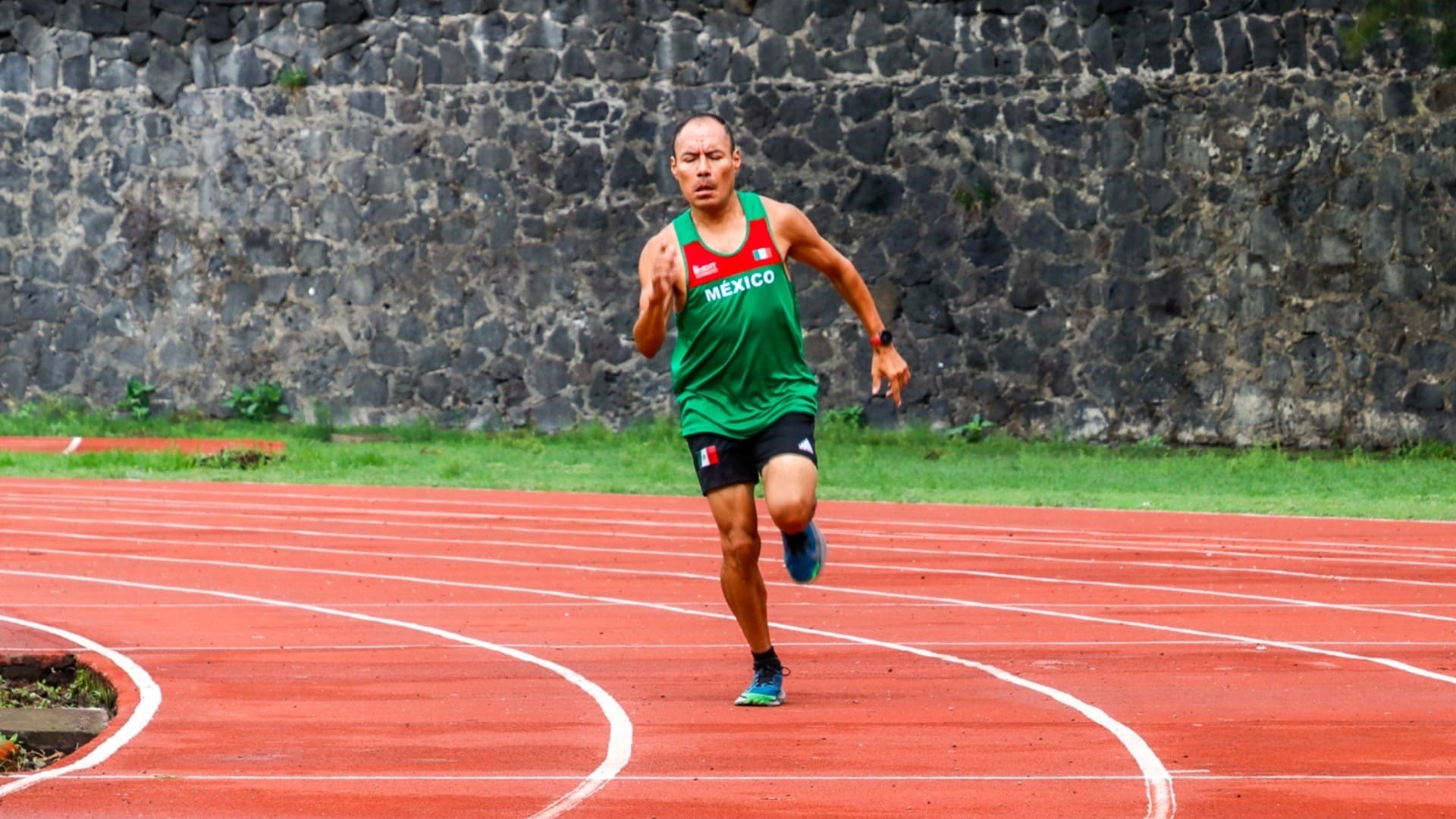 Amado Zamora, académico del CCH Sur, doble campeón en Grecia