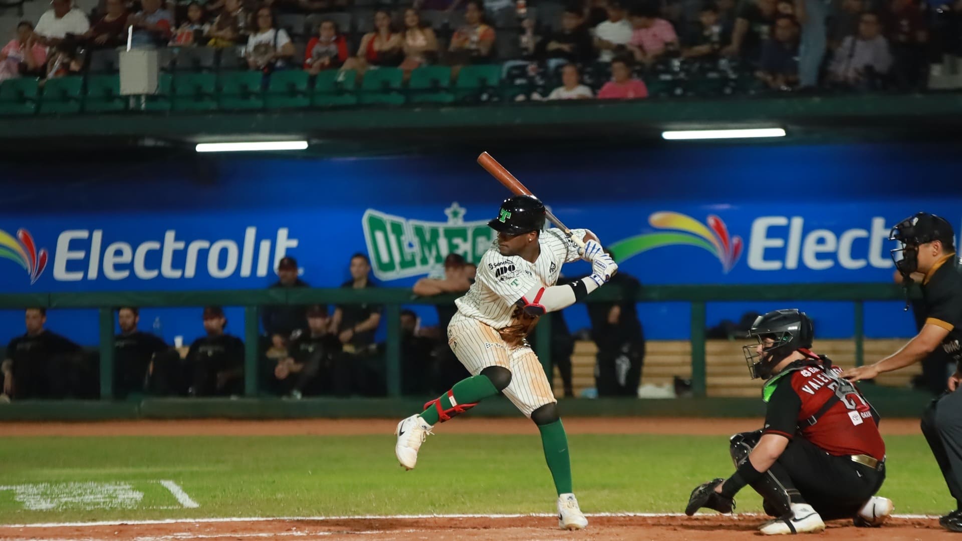 Truenan los maderos de Olmecas ante Guerreros de Oaxaca