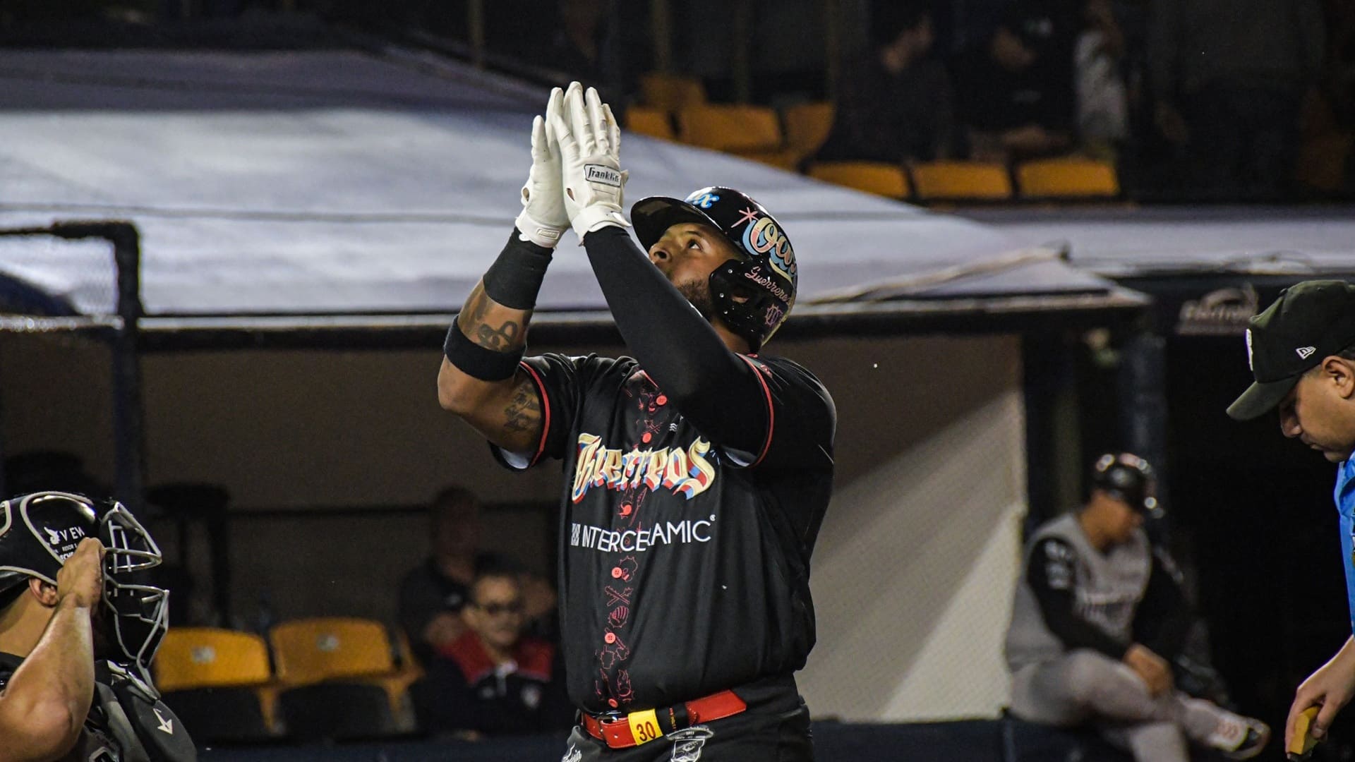 Con drama y gran espíritu bélico, Guerreros se pone 2-0 sobre Piratas Con drama y gran espíritu bélico, Guerreros se pone 2-0 sobre Piratas