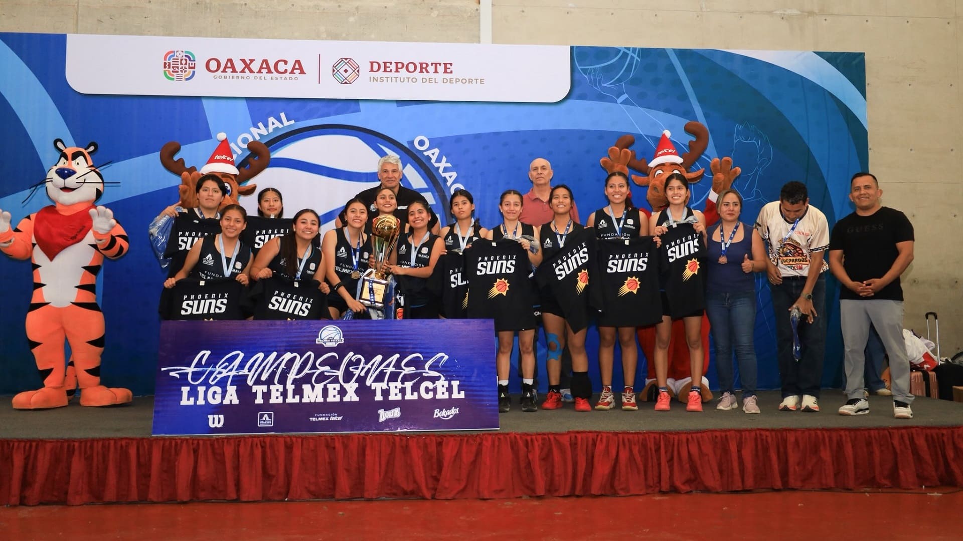 Equipo femenil de Oaxaca gana primer lugar nacional en Liga Telmex-Telcel de Básquetbol Equipo femenil de Oaxaca gana primer lugar nacional en Liga Telmex-Telcel de Básquetbol