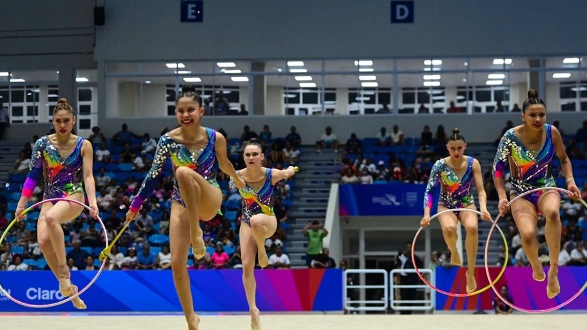 El equipo mexicano de gimnasia rítmica durante su participación en Santo Domingo