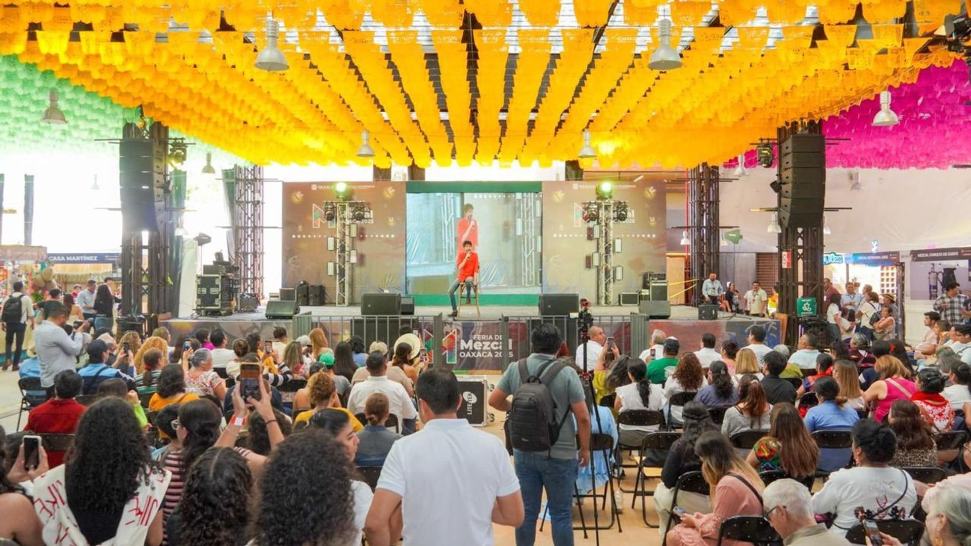 Benny Ibarra imparte conferencia en la Feria del Mezcal 2025 de Oaxaca Benny Ibarra imparte conferencia en la Feria del Mezcal 2025 de Oaxaca