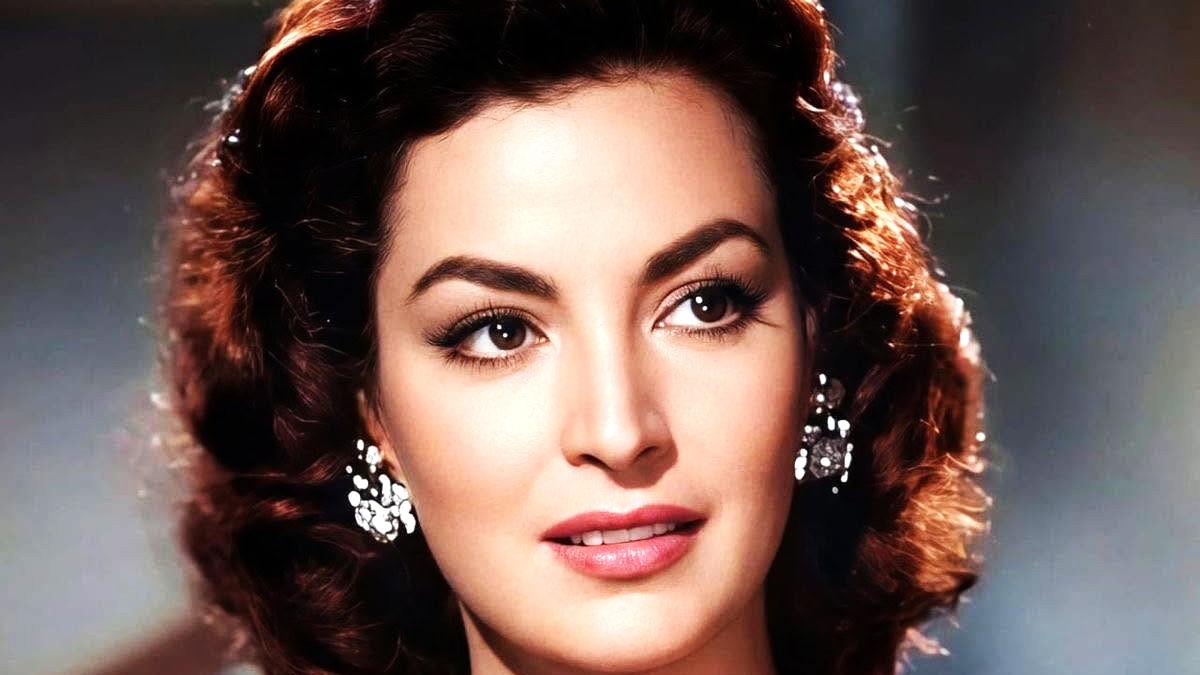Uno de los retratos más populares de Elsa Aguirre, en la cúspide del éxito cinematográfico en México.