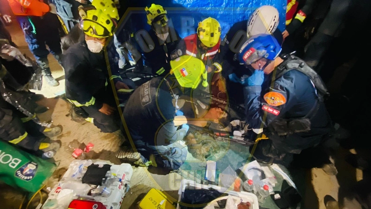 Rescatan a Hernán tras 8 días bajo escombros en Venezuela