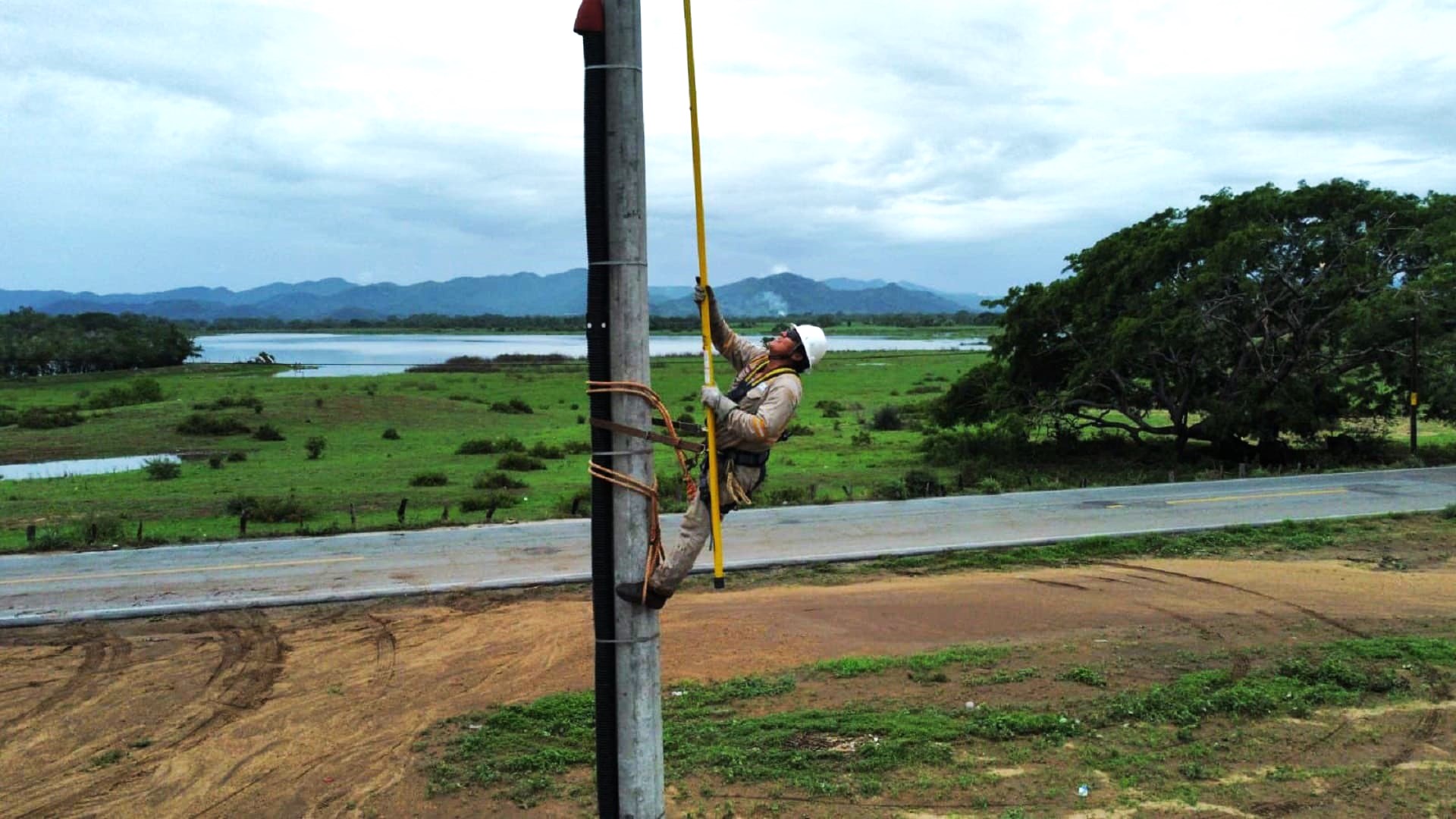 Oaxaca entre los estados beneficiados por el mega plan de electrificación de la CFE