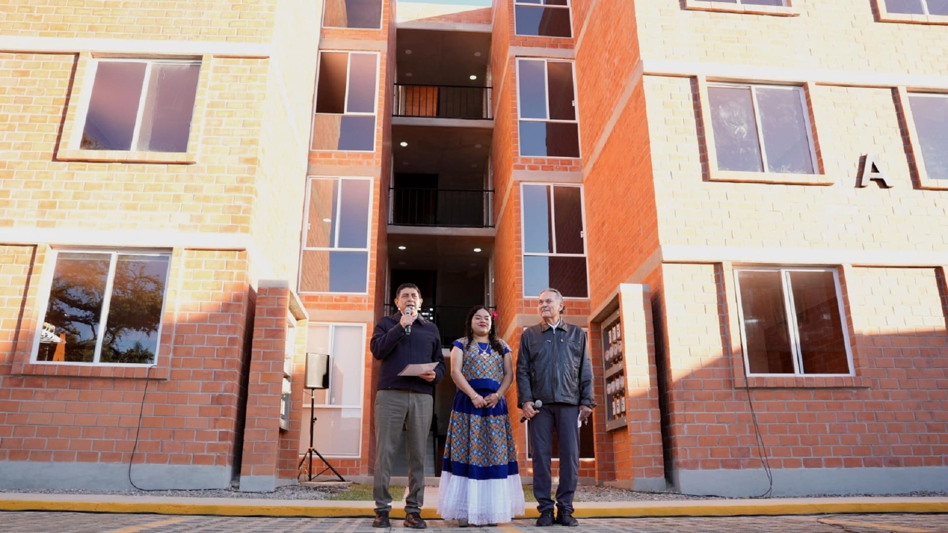 Infonavit entrega 32 viviendas en Oaxaca; proyectan 12 mil antes de 2026