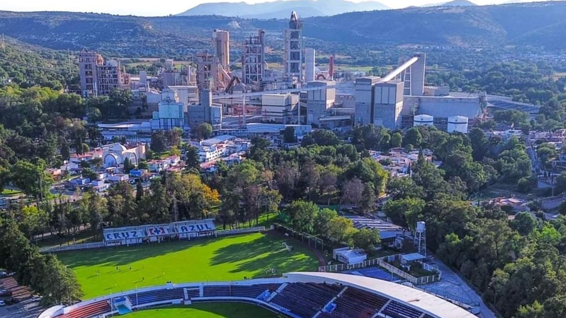 Operativo en planta de Cruz Azul en Tula deja 33 detenidos; restituyen inmueble a la Cooperativa