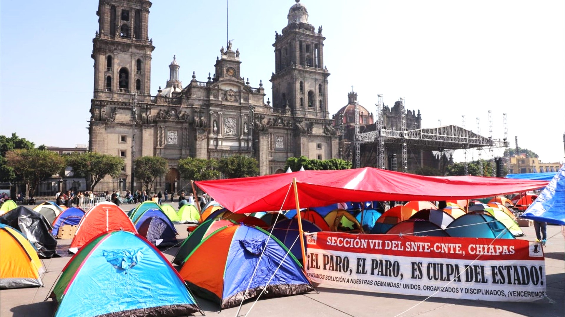 CNTE Oaxaca encabeza paro nacional y ocupa el Zócalo de la CDMX