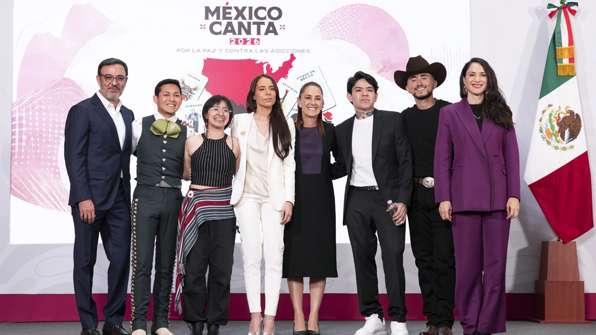 Claudia Sheinbaum junto a varios artistas de regional mexicano en una conferencia de prensa.