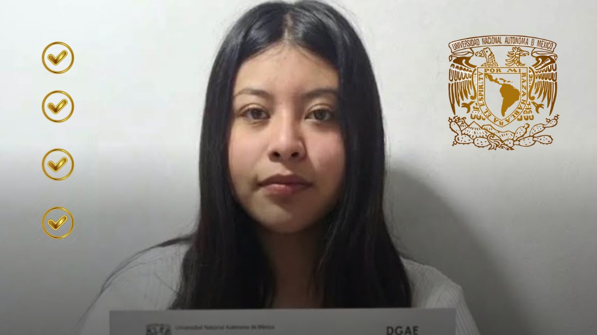 Brisa García mirando a la cámara mientras muestra un papel