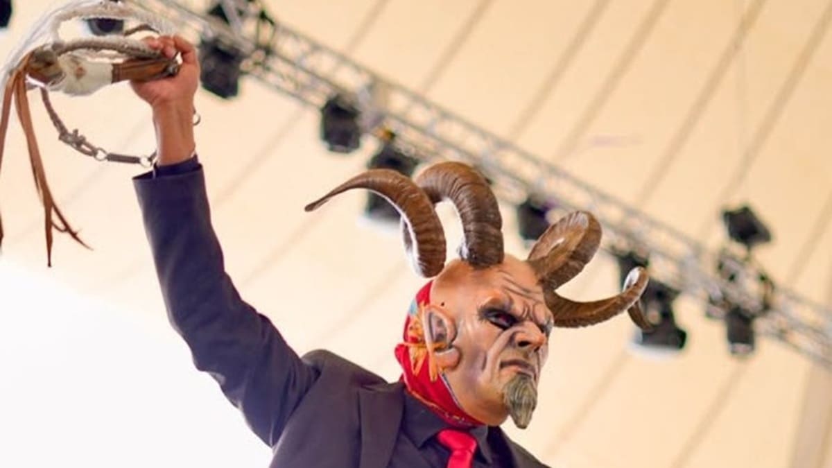 Danzante de los Diablos de Juxtlahuaca, en Oaxaca, durante la Guelaguetza 2026