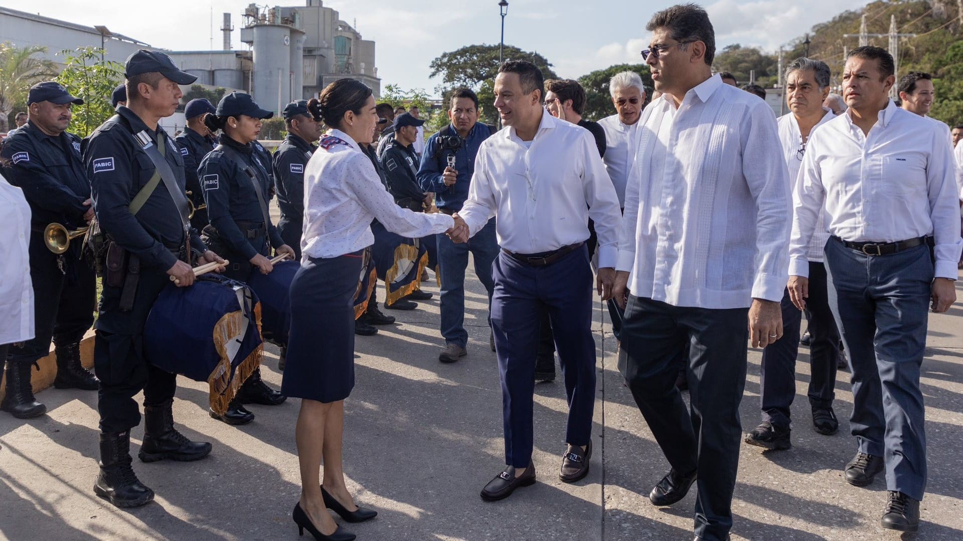 Cruz Azul conmemora 83 años de su planta de cemento en Lagunas
