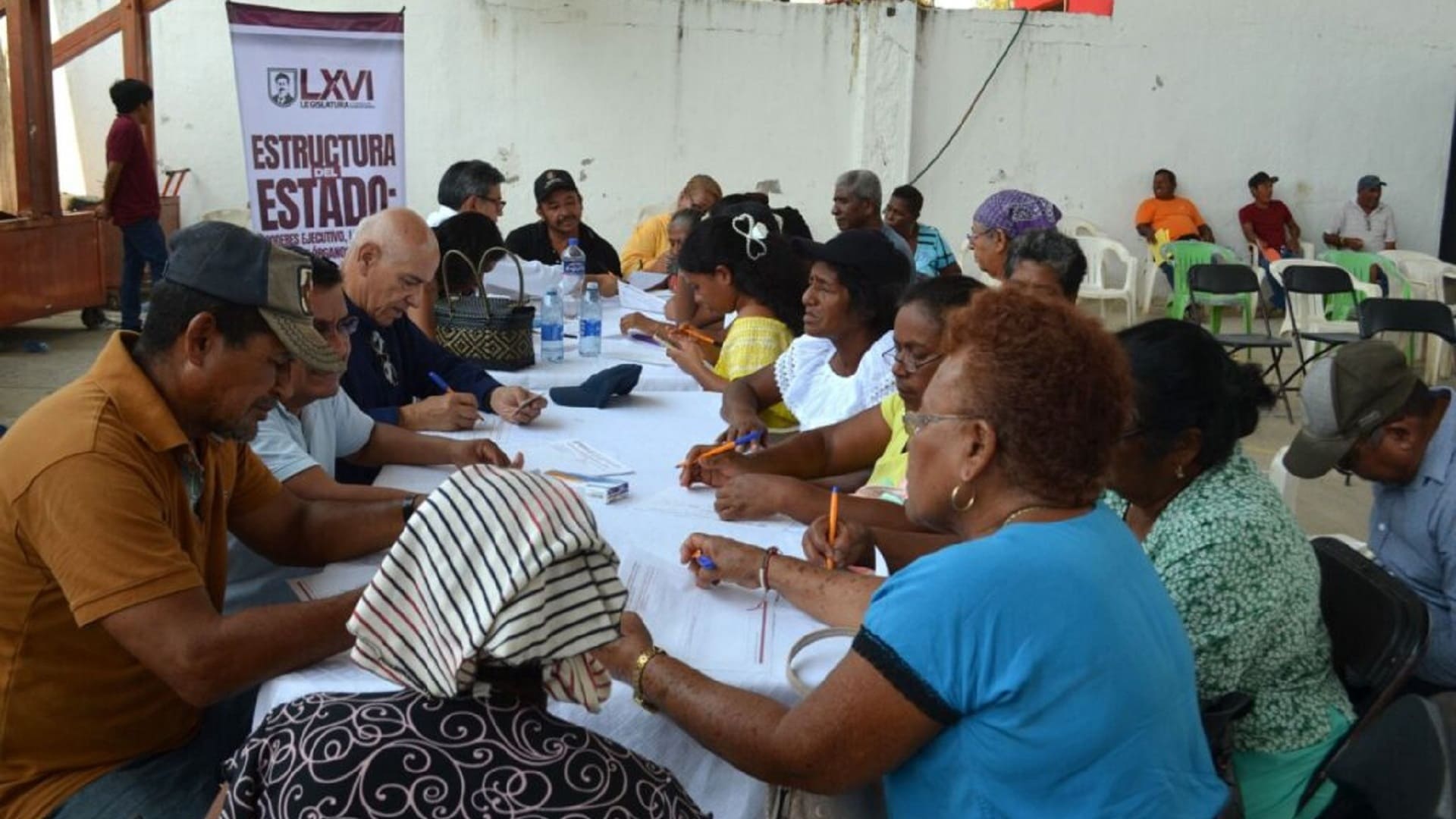 En Santiago Llano Grande, consulta la reformar la Constitución En Santiago Llano Grande, consulta la reformar la Constitución