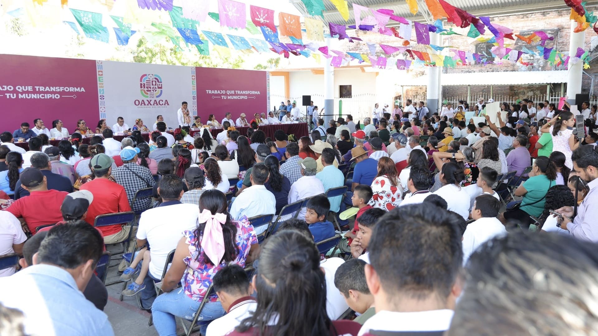 “Nuestro gobierno es cercano al pueblo”: Jara Cruz en Santa María Mixtequilla “Nuestro gobierno es cercano al pueblo”: Jara Cruz en Santa María Mixtequilla