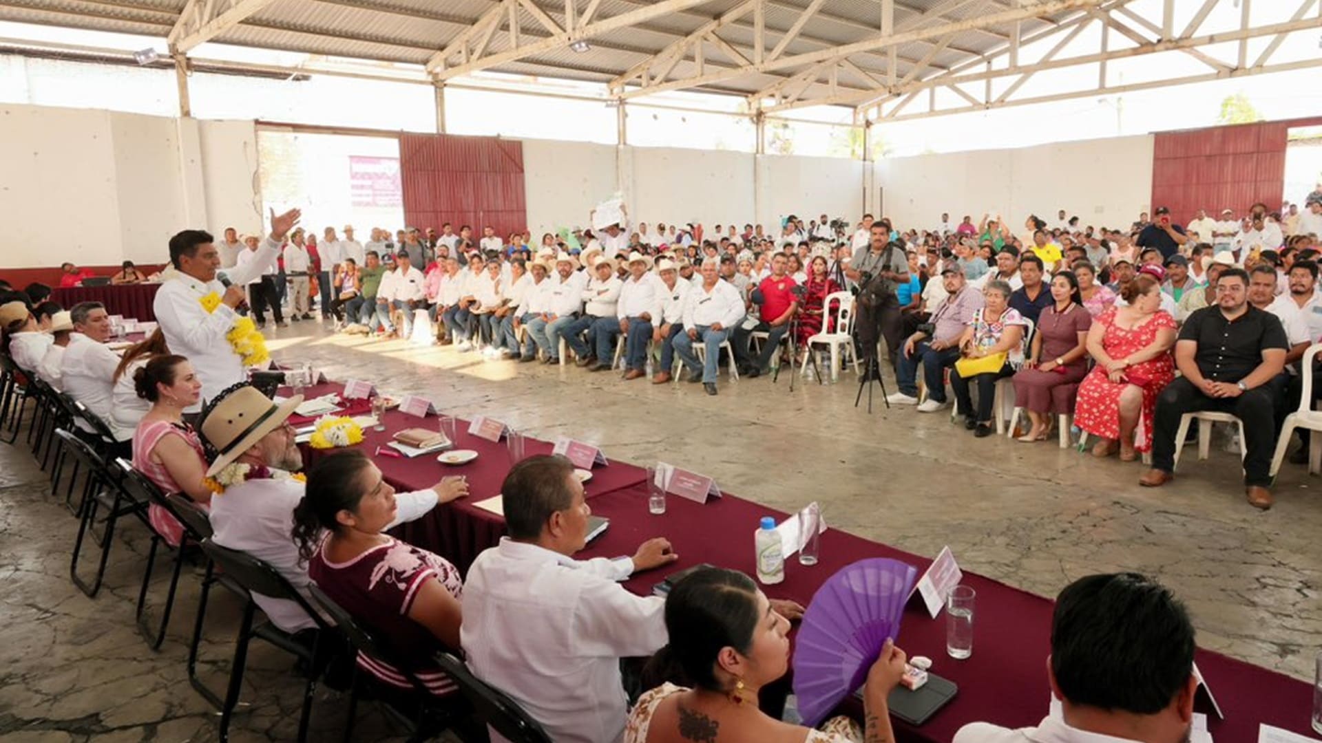 “Nunca van a estar solos”; Jara Cruz, de visita en Acatlán de Pérez Figueroa