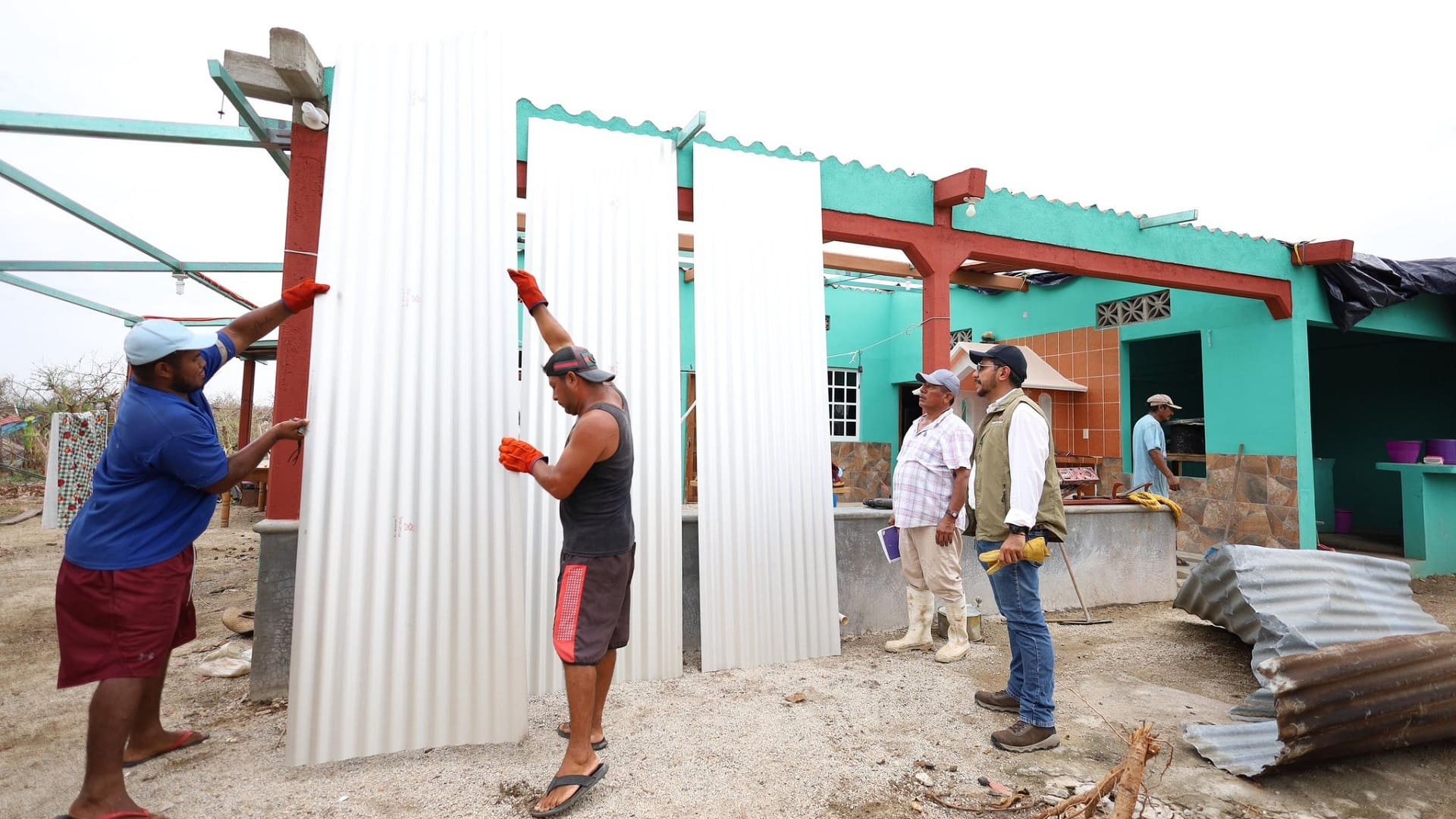 Se entregarán 9 mil 352 láminas para viviendas afectadas por huracán Erick: Carlos Vichido Se entregarán 9 mil 352 láminas para viviendas afectadas por huracán Erick: Carlos Vichido