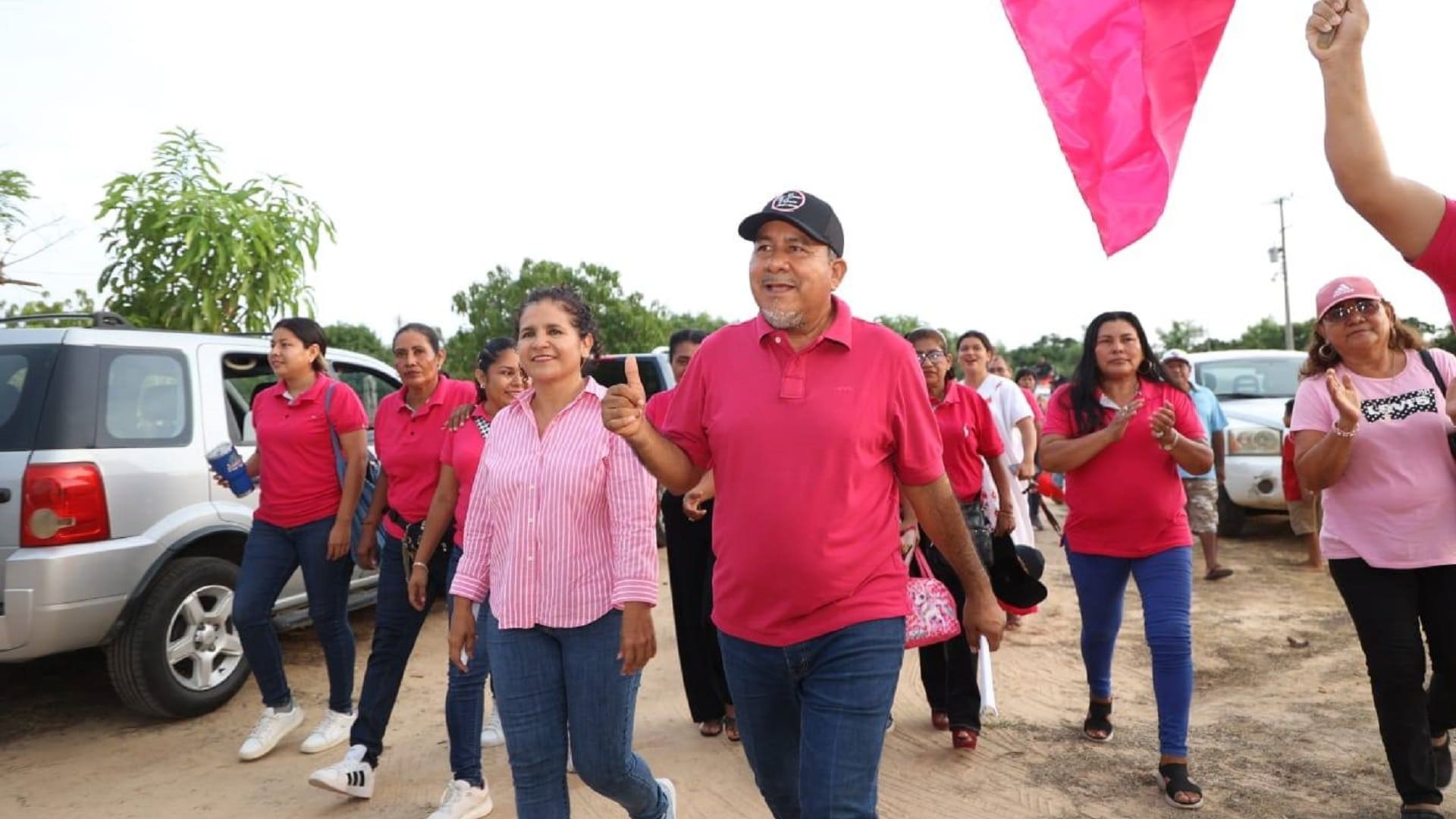 Arranca campaña Román Valencia en Santa María Colotepec con multitudinaria caravana y mitin Arranca campaña Román Valencia en Santa María Colotepec con multitudinaria caravana y mitin