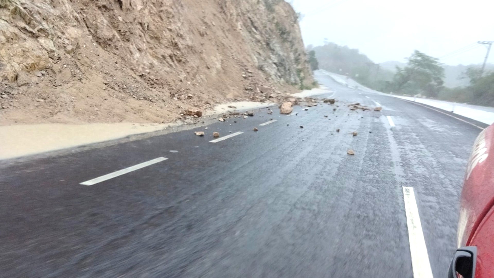 Protección Civil emite alerta por condiciones peligrosas en la carretera Pochutla–Pinotepa Nacional Protección Civil emite alerta por condiciones peligrosas en la carretera Pochutla–Pinotepa Nacional