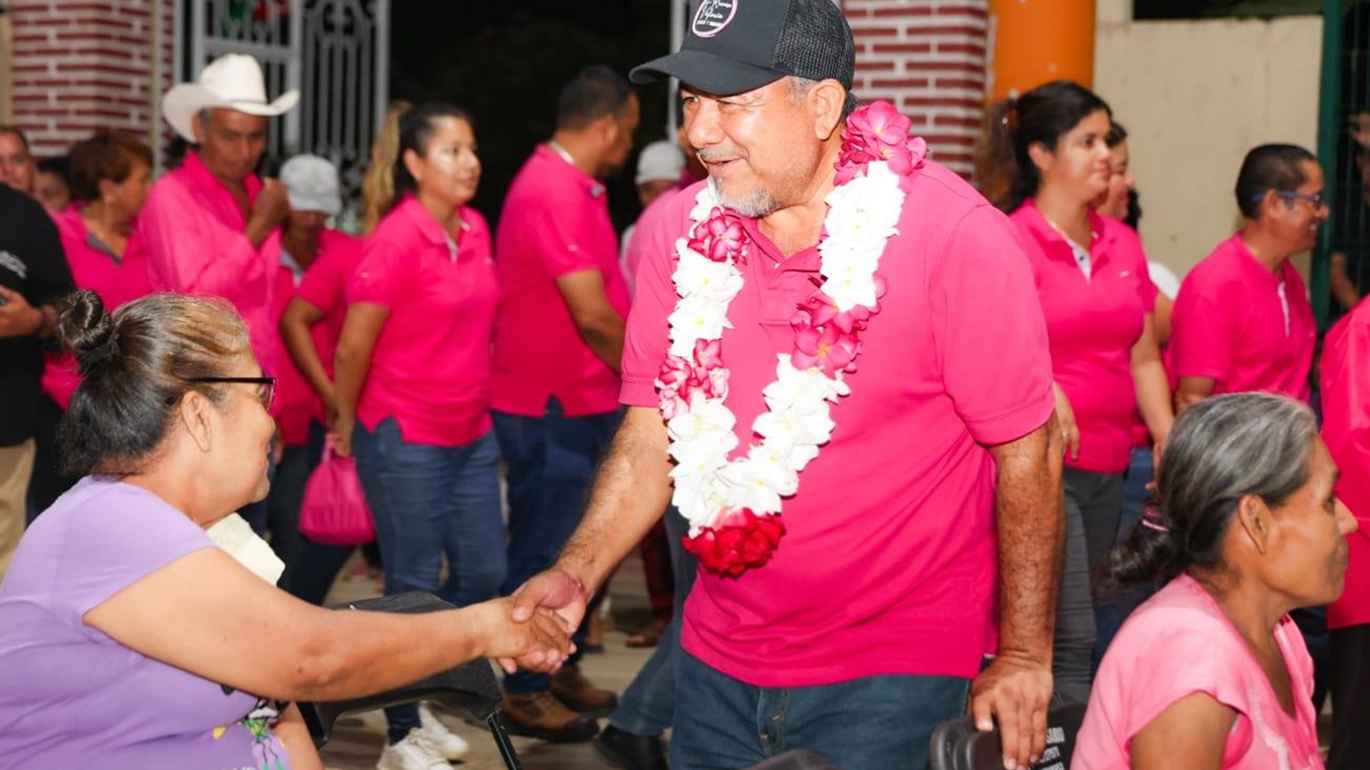Román Valencia destaca el respaldo ciudadano a días de la elección del 12 de octubre Román Valencia destaca el respaldo ciudadano a días de la elección del 12 de octubre