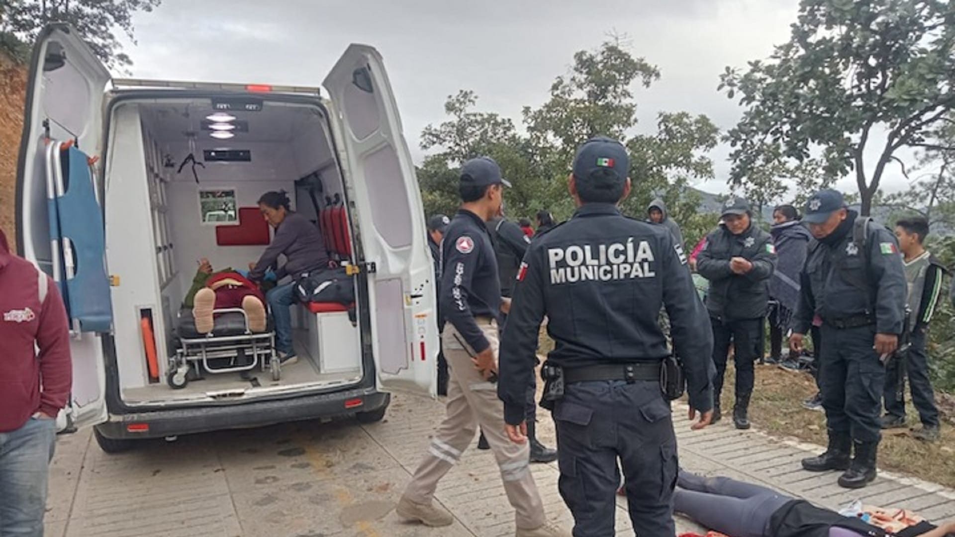 Se reporta volcadura de camión en Santa María Peñoles Se reporta volcadura de camión en Santa María Peñoles