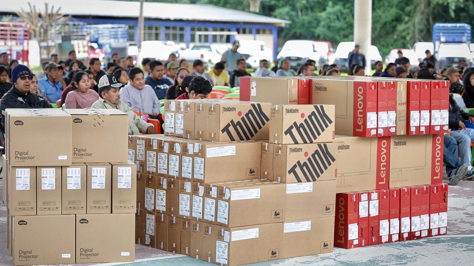 IEEPO equipa escuelas del Istmo y Sierra de Juárez con tecnología educativa