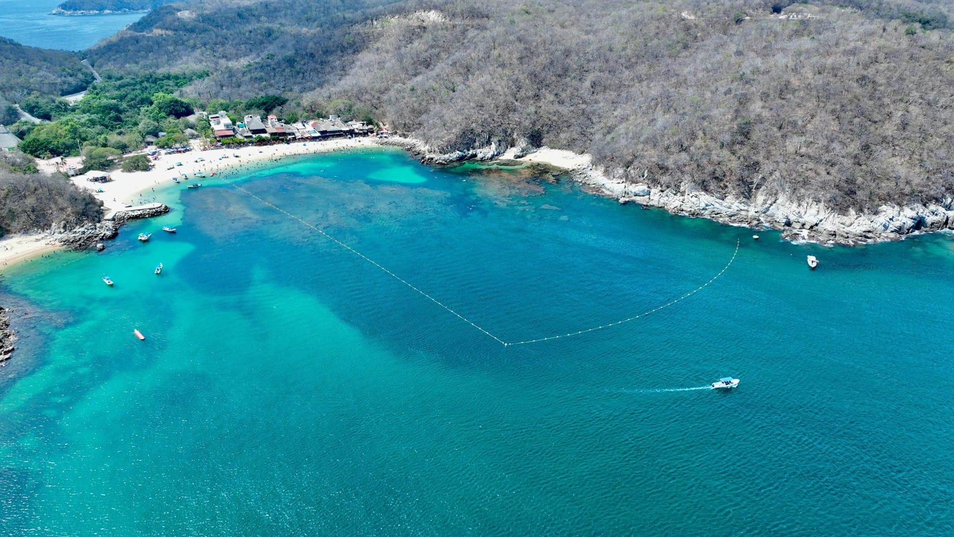 Turismo de Oaxaca invierte más de 1 mdp en boyado para playas de Pochutla y Huatulco