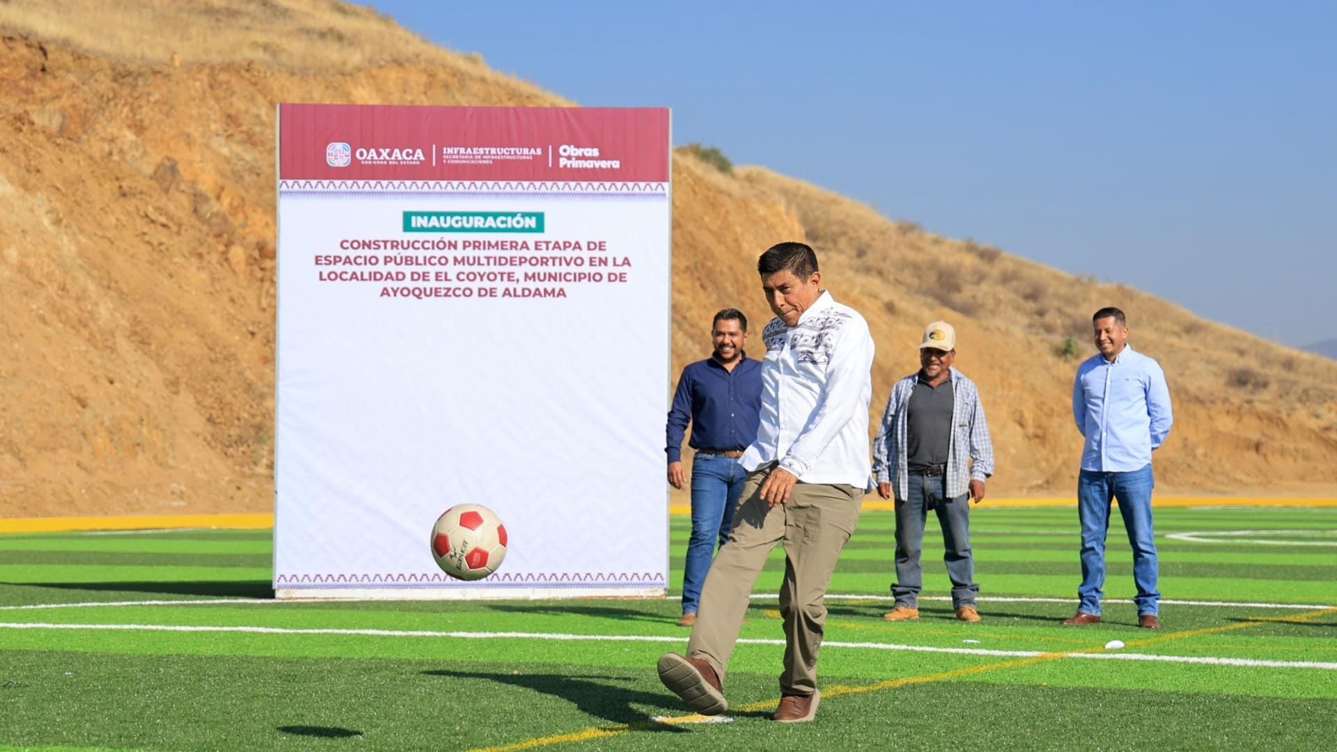 Inaugura Salomón Jara primera etapa del Multideportivo El Coyote en Ayoquezco
