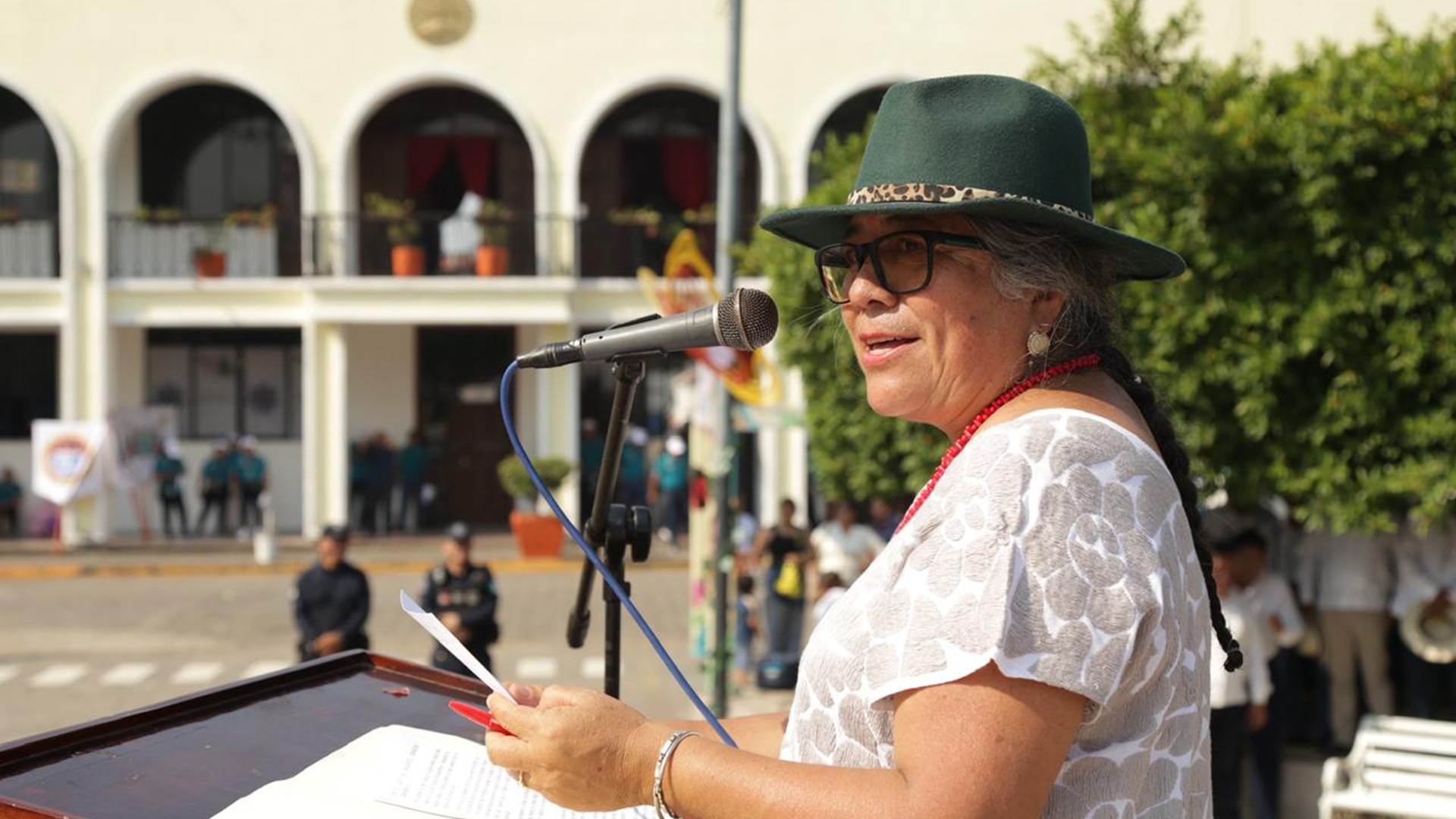 Senadora Luisa Cortés encabeza marcha del 1 de Mayo con sindicatos en Tuxtepec Senadora Luisa Cortés encabeza marcha del 1 de Mayo con sindicatos en Tuxtepec