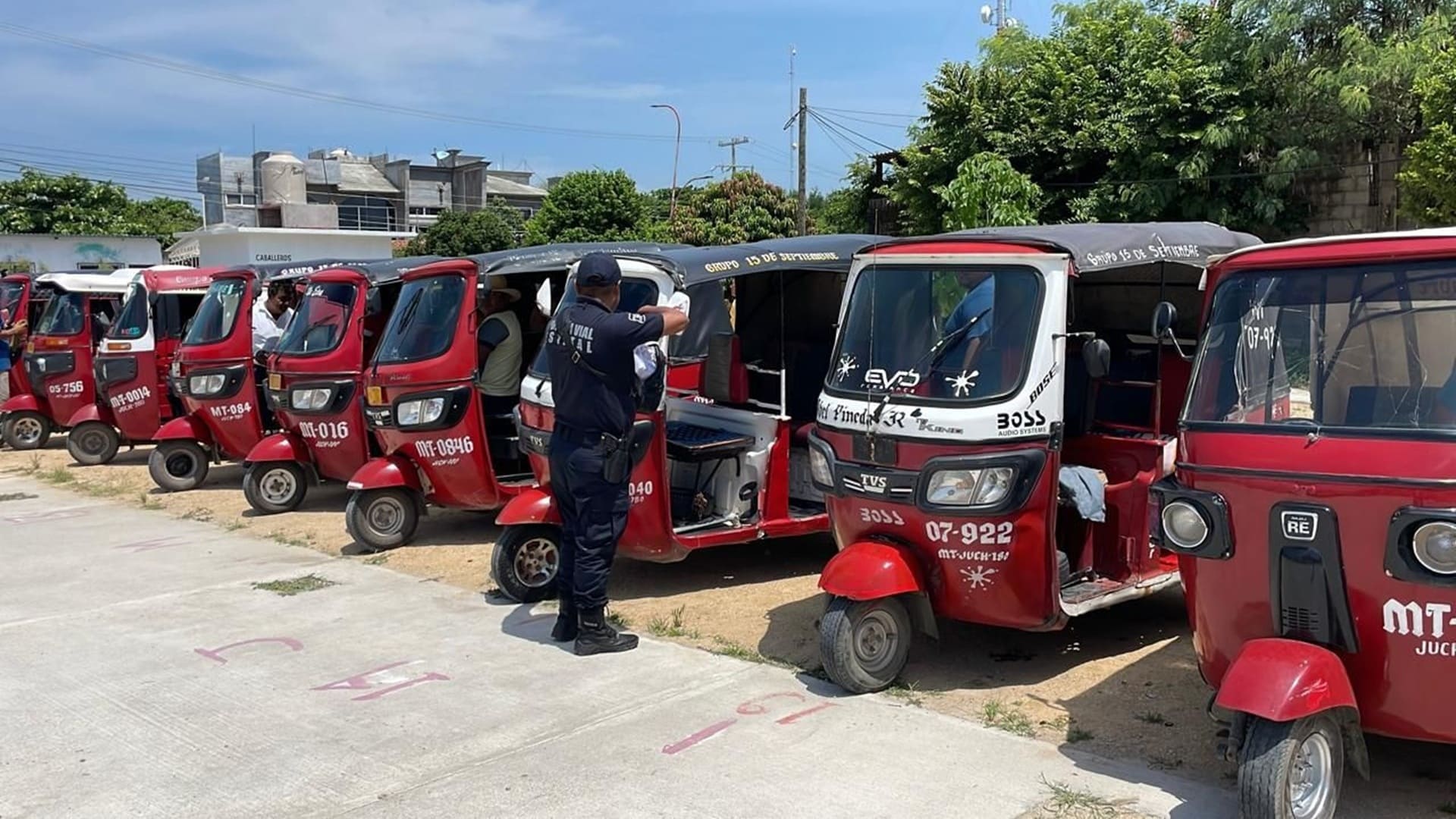 Oaxaca pondrá chips a mototaxis de Juchitán tras detectar vínculos con delitos