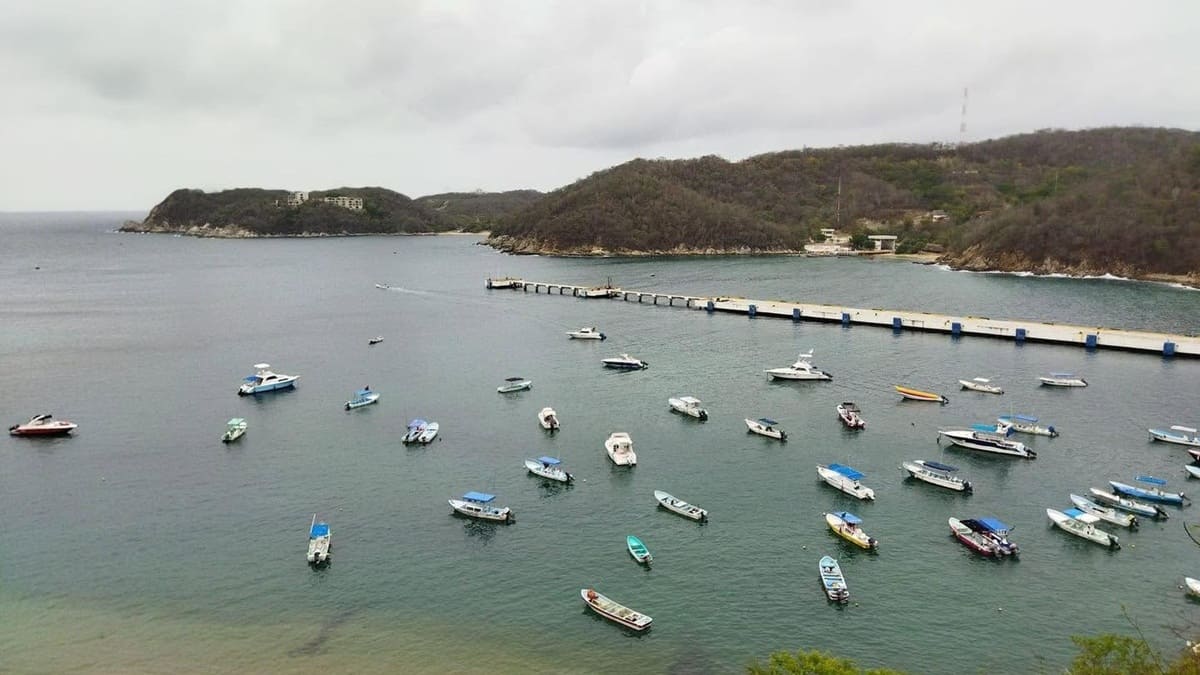 Cierran el puerto de Huatulco por depresión tropical y tormentas eléctricas; autoridades emiten alerta preventiva Cierran el puerto de Huatulco por depresión tropical y tormentas eléctricas; autoridades emiten alerta preventiva