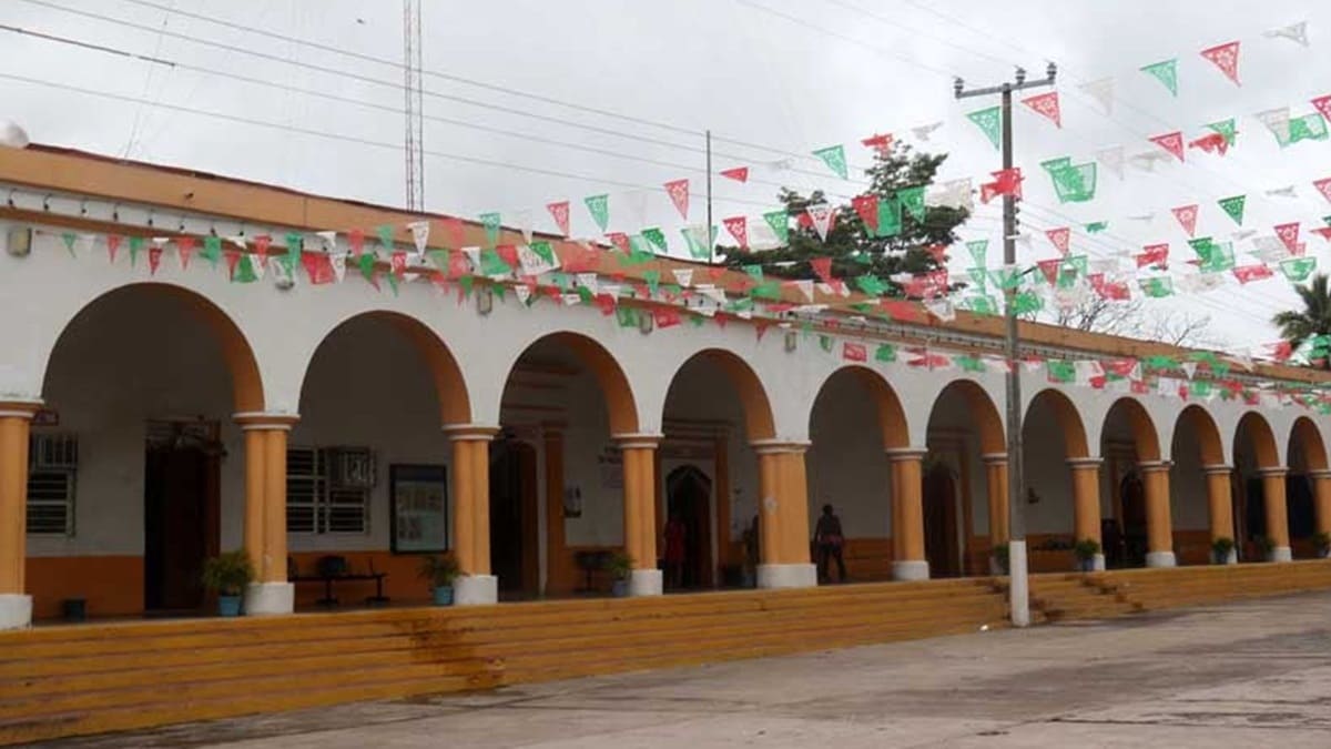 Imagen frontal del Palacio Municipal de Ayutla, Oaxaca