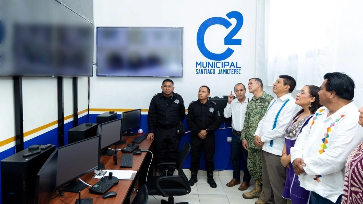 Santiago Jamiltepec fortalece su vigilancia con nuevo C2 conectado al C5i de Oaxaca Santiago Jamiltepec fortalece su vigilancia con nuevo C2 conectado al C5i de Oaxaca