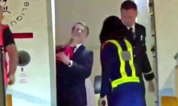 ¿Macron fue cacheteado en público por su esposa? “Estábamos bromeando”, dice el Presidente de Francia