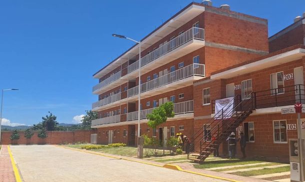 Sheinbaum y Jara entregan 68 viviendas en Huajuapan y anuncian más proyectos en Oaxaca