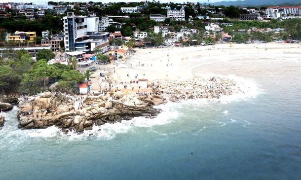 Urge retirar escombros de escollera en Puerto Escondido tras daños del huracán Erick: Dante Montaño