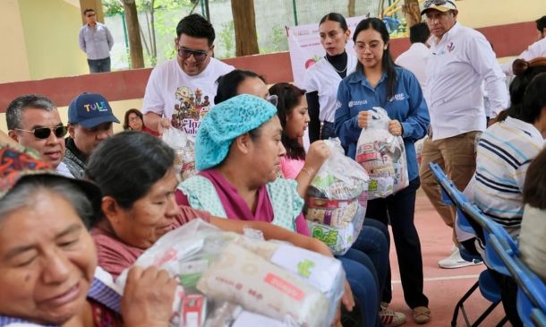DIF Oaxaca entrega apoyos en Montoya y San Martín Mexicapam