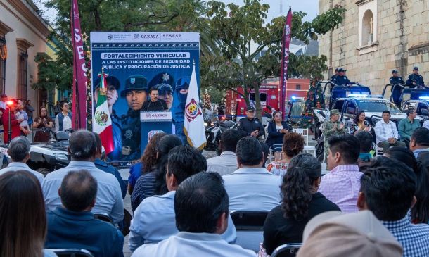 Ray Chagoya llama a fortalecer la paz tras entrega de motopatrullas en Oaxaca de Juárez
